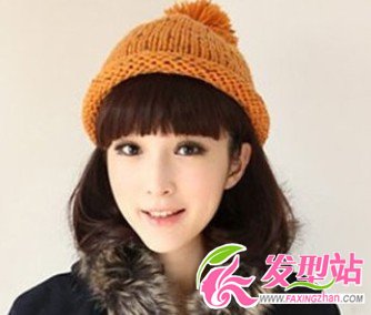 中分刘海发型是一款非常适合戴帽子的女生发型
