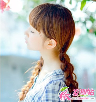 韩式双马尾长辫子发型,栗色染发发丝显白嫩,需要妹纸们有足够长的头发