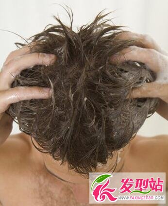 男士造型毛糙怎么办 六个方法让你头发柔顺-美