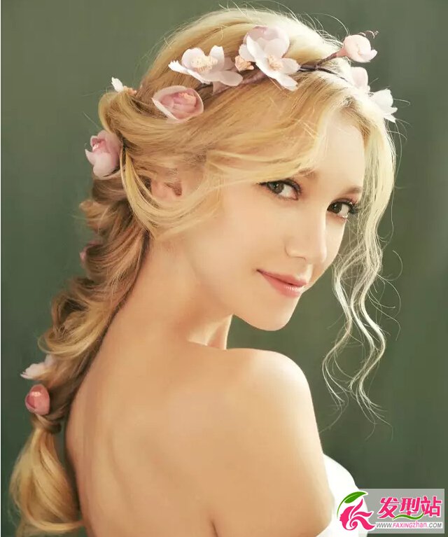 女生发型 新娘发型    欧美风格的新娘发型,就好像是城堡里的公主