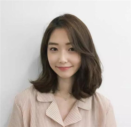 韩式流行短发 发尾翻翘更显瘦-女生短发-发型站