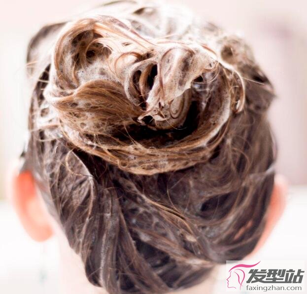 白发染黑如何不伤头发 染发之前必须需要注意