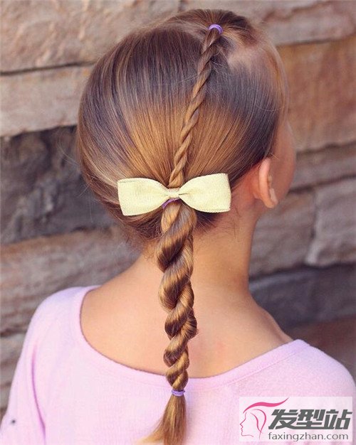 小女孩发型绑扎方法 甜美儿童编发发型图片