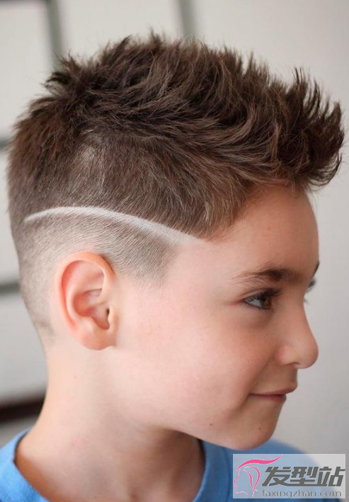 小男孩帅气雕刻发型 酷炫有型展现时髦范-儿童发型-发型站