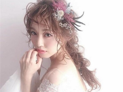 韩式婚纱照鲜花新娘发型 新娘化妆造型图片大全