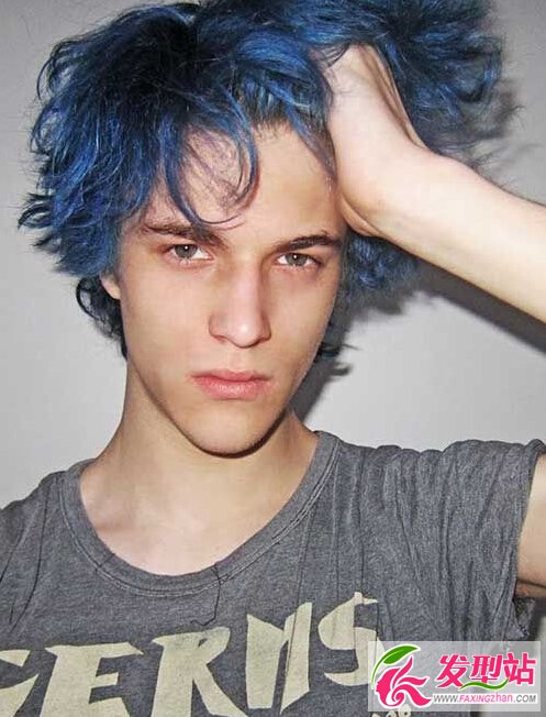 男生蓝色系染发发型合集 最新流行男生染发发型图片(3)