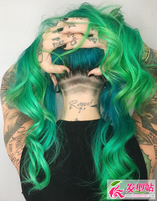 原宿非主流女生剃一半 后脑勺雕刻花纹发型图片_发型站_最新流行发型