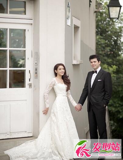 官恩娜老公domingo资料背景背景官恩娜33岁的男友domingo在香港出世