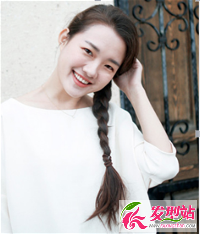 今年最流行什么扎发丸子头麻花辫时尚大pk