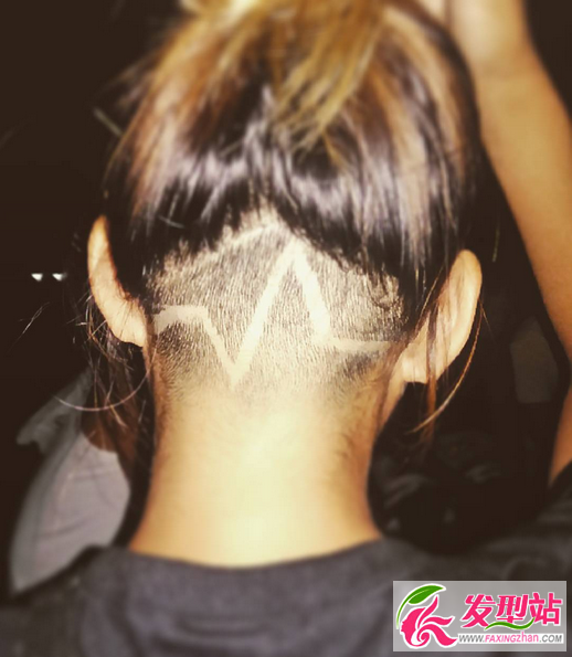 女生头发剃一半纹身发型90后非主流最新发型设计