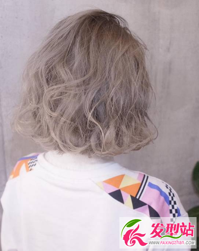青木亚麻灰染发发型 2018年流行发色图片参考