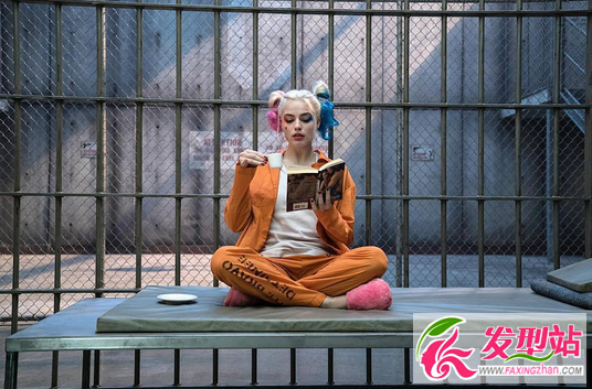 小丑女双马尾染发 哈莉·奎茵头发怎么染?