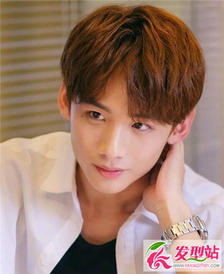 男生v字刘海发型 打造高颜值男神