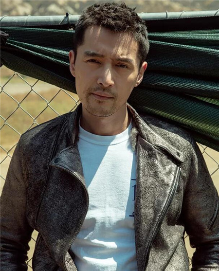 流行男生发型设计说到男人味爆棚的发型,胡歌的发型也算是代表.