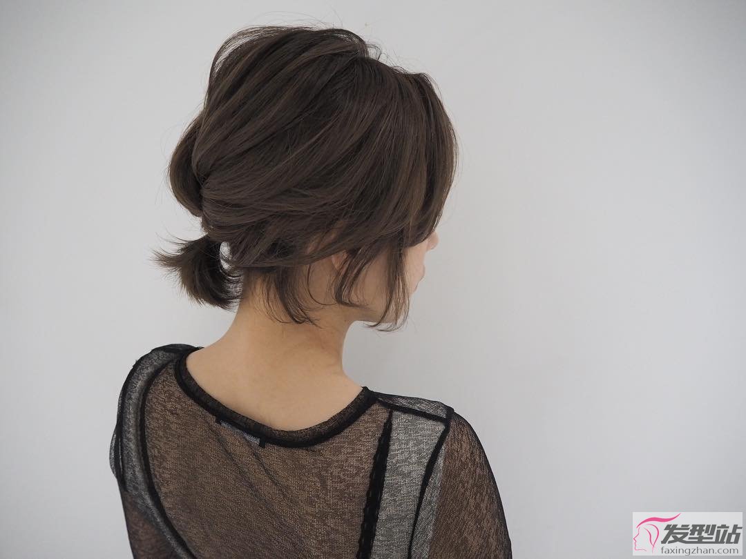 乖巧版“慵懒短发”-女生发型-条码图