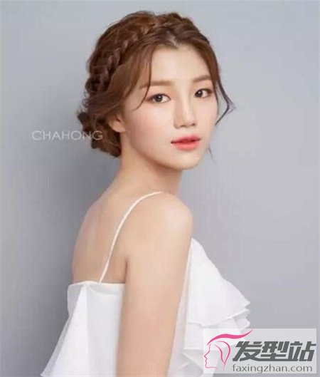 韩式新娘发型2018白礼服适合的发型
