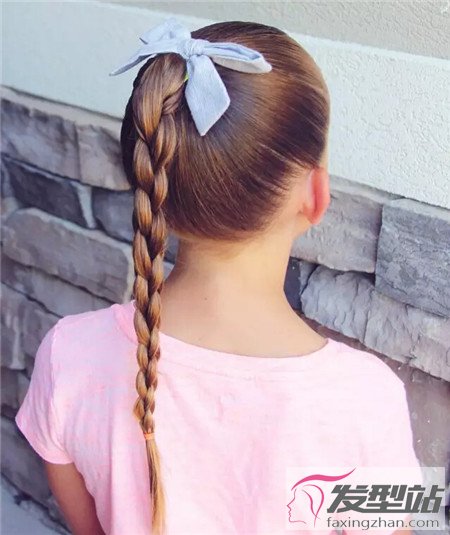 长头发女童怎么扎发好看 简单又非常可爱的儿童编发