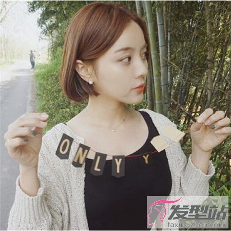 女生小内扣短发发型发尾小内扣打造v型小脸