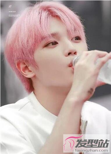 适合男生的染发颜色樱花粉色显白变潮男