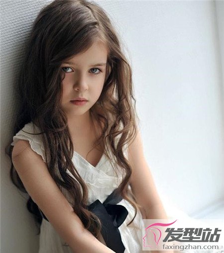 儿童长卷发发型打造甜美公主范