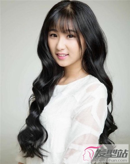 黑色长发适合什么卷发 淑女风烫卷打造优雅清纯美_发型站_最新流行