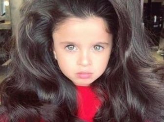 5岁小女孩梳什么头发好看 最年轻网红Mia Afla