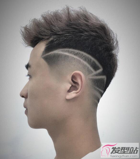 两边剃掉的发型叫什么两边剃短朋克发型最帅气