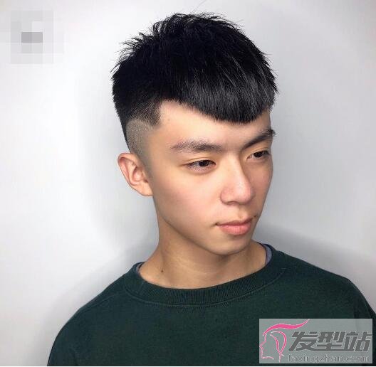 剃两边留上面,一样具有绅士气息的丹迪发型可以帮助你3.