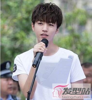 微烫发型男蓬松学生阳光帅气尽显青春活力