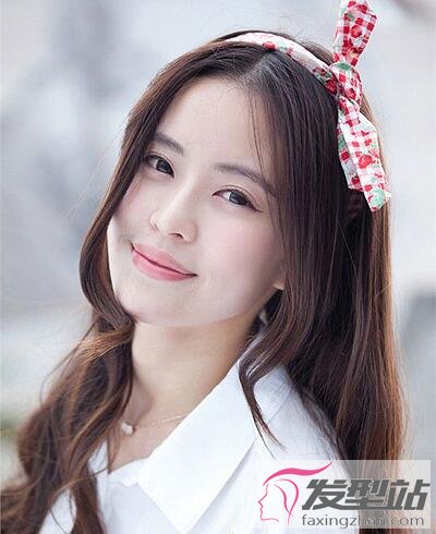 气质中分卷发发型优雅温柔彰显淑女范