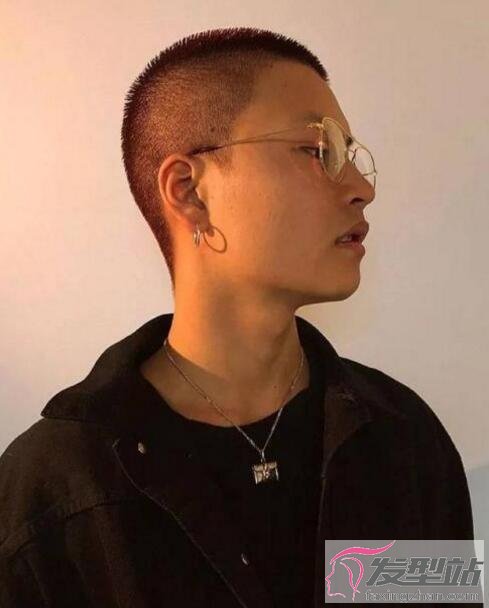 头发硬又贴头皮的男生适合什么发型_发型站_最新流行发型设计发型图片