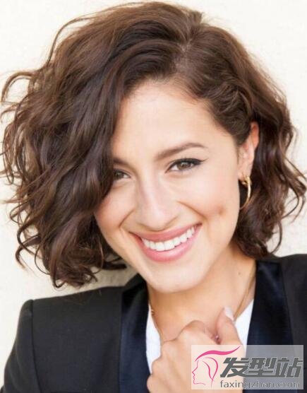 女生法式优雅短发慵懒自然女人味浓