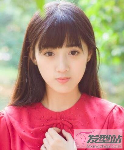 女生齐刘海直发发型 温柔减龄淑女必备款
