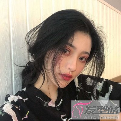 气质高冷女生适合扎什么发型 简约自然尽显高冷女神范_发型站_最新