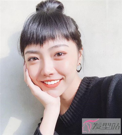 今年流行俏皮短刘海 款款发型美到犯规
