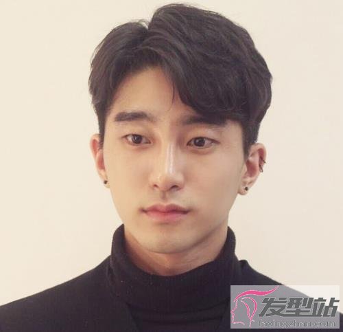 最时尚男生侧分刘海发型 帅气型男魅力百分百_发型站_最新流行发型