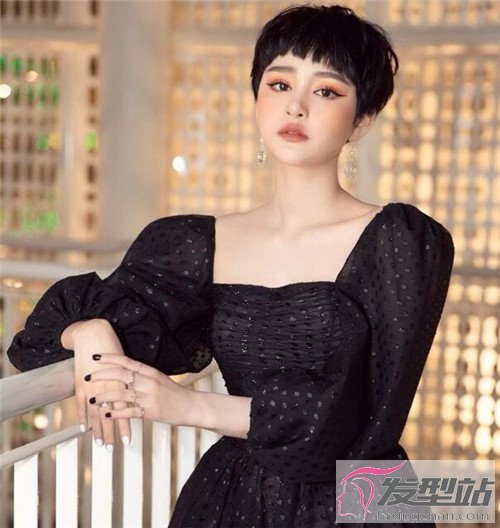 女生超短发蘑菇头可盐可甜超酷炫