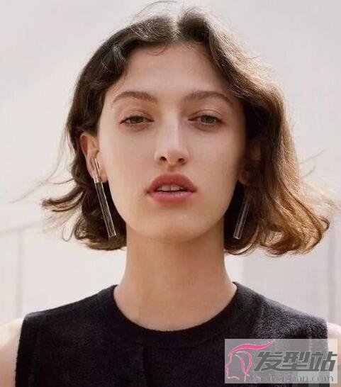 女生气质短发造型 法式短发慵懒有韵味_发型站_最新流行发型设计发型