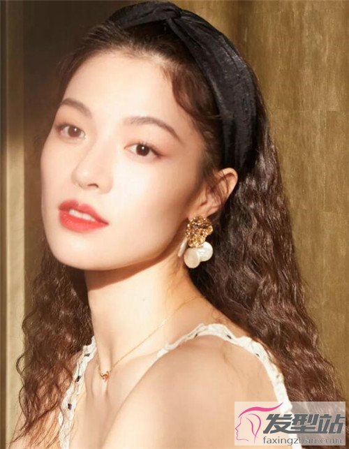 最新木马卷发型 正流行的卷发美到哭_发型站_最新流