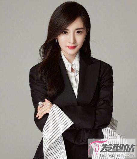 职场白领适合什么发型 烫卷发显气场不乏女人味