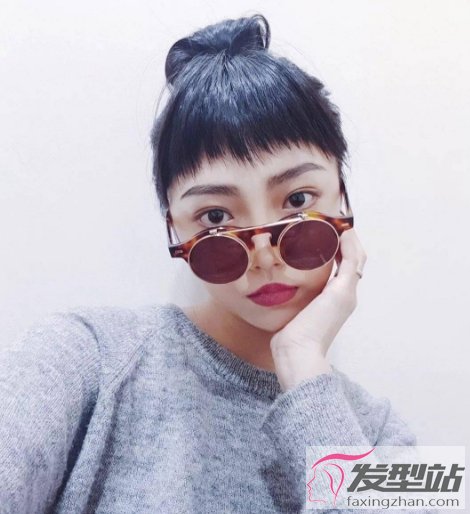 女生俏皮可爱狗啃刘海 不规则碎剪设计时尚感满分_发型站_最新流行