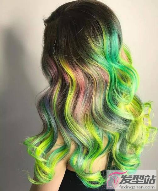 绿色头发怎么染好看 染个绿发色这才是你要的时尚
