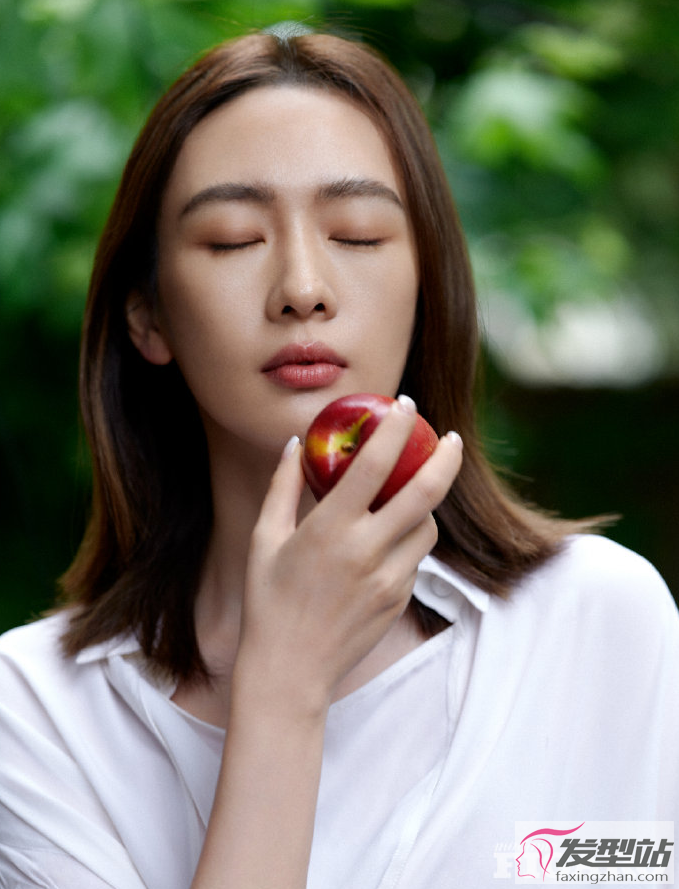 童瑶夏日呼吸感大片酷飒优雅气质十足