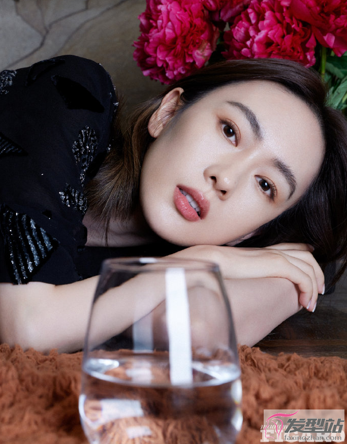 童瑶夏日呼吸感大片酷飒优雅气质十足