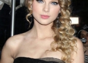 ŷ��Ů���Ƿ������ͼƬ�ϼ� ���߷ָ��ž������̷�����չ������Ů��ζ