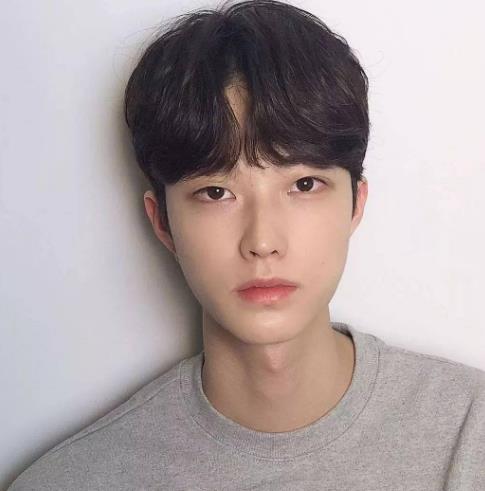 男生短发适合什么刘海刘海烫个卷时尚又帅气