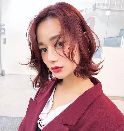 显白显气质"莓果红发色" 让你美成小仙女满满高级感